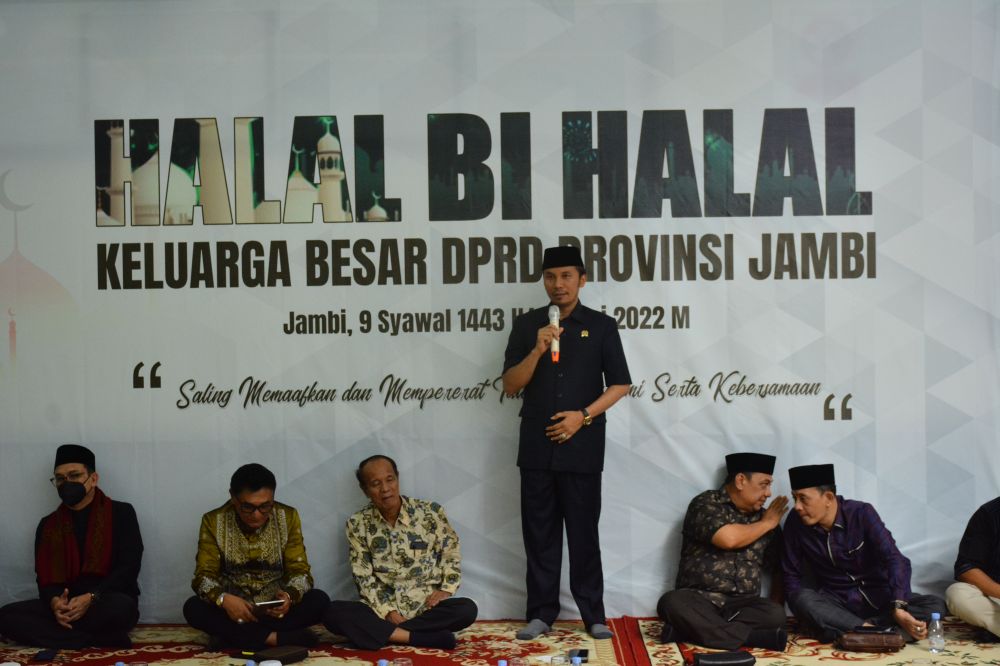 Halal bi Halal di gedung DPRD Provinsi Jambi dalam upaya mempererat silaturahmi antar anggota DPRD Provinsi Jambi dan ASN Sekretariat DPRD Provinsi Jambi, Selasa (10/5).