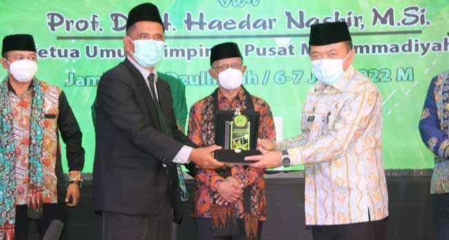 AL Haris hadir  saat Seminar Nasional Ketua Umum PP Muhammadiyah dan Peresmian Gedung Universitas Muhammadiyah Jambi, bertempat di Auditorium Rektorat Universitas Muhammadiyah Jambi, Kamis (07/07/2022).