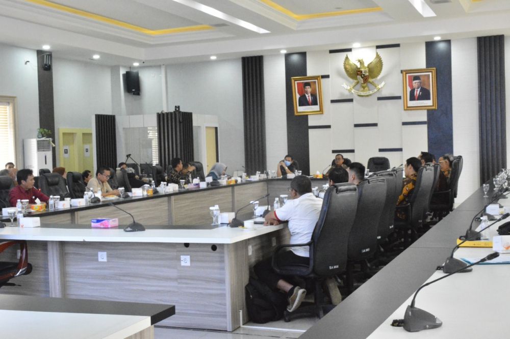 Rapat hearing pemaparan Feasibility Study (FS/Studi Kelayakan) pembangunan / Oleh: Humas DPRD Provinsi Jambi