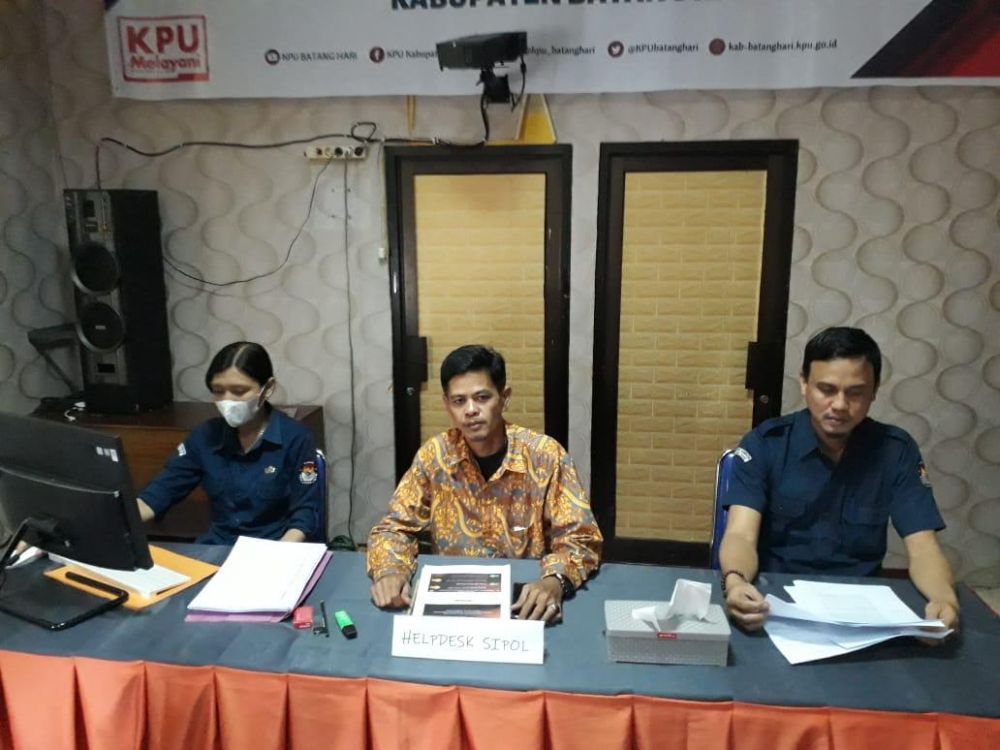 Komisi Pemilihan Umum (KPU) Kabupaten Batang Hari membuka layanan helpdesk.