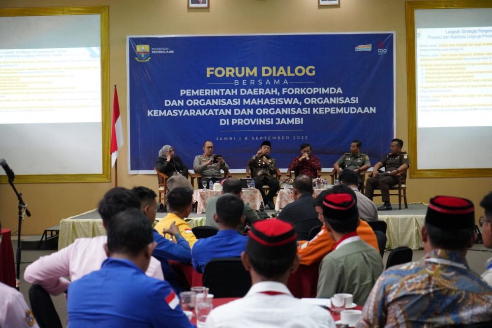 Dialog bersama antara Pemerintah Daerah, Forkopimda dan Organisasi Mahasiswa, Organisasi Kemasyarakatan dan Organisasi Kepemudaan di Provinsi Jambi, yang berlangsung di Ruang Sumatera Ratu Hotel Resort, Kamis (08/09/2022)