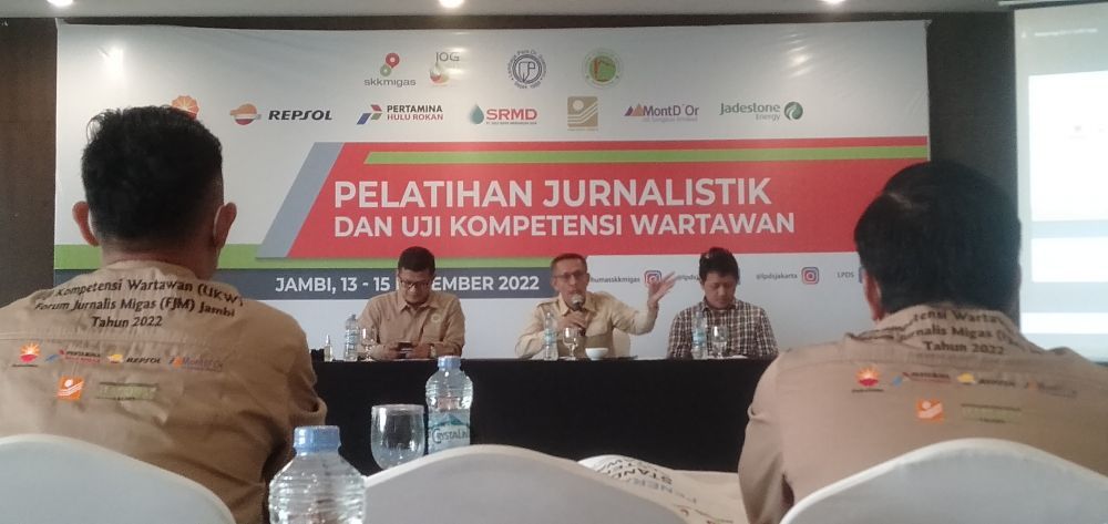 Ketua FJM Jambi Mursyid Songsang Saat Memberikan Arahan di Pembukaan Pelatihan Jurnalistik.
