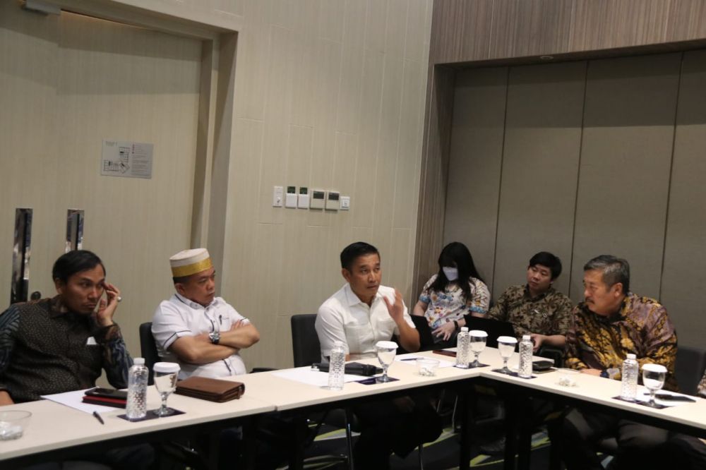 Al Haris mengundang 3 perusahaan tersebut terkait Expose Progress Pembangunan Jalan Khusus Batu Bara, bertempat di Hotel Mercure Kemayoran Jakarta, Selasa (07/02/2023) malam.