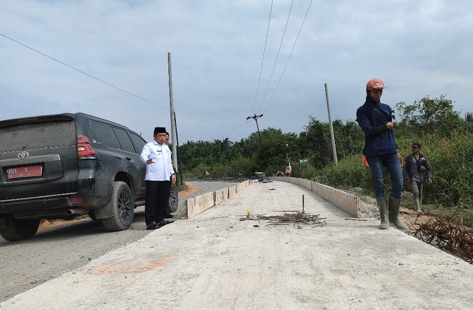 Gubernur Jambi Al Haris proyek jalan provinsi Sungai Saren-Teluk Nilau-Senyerang Tanjabbar.