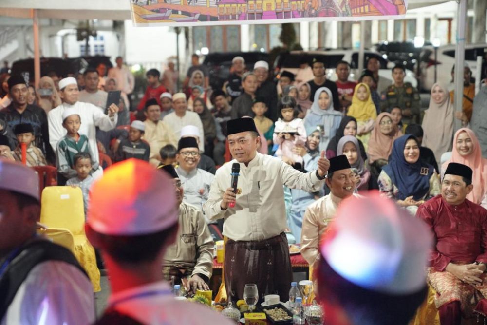 Gubernur Jambi Al Haris membuka fersival arakan sahur di Kuala Tungkal