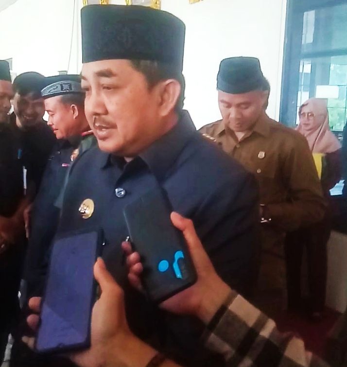 Bupati Tanjab Barat, H Anwar Sadat