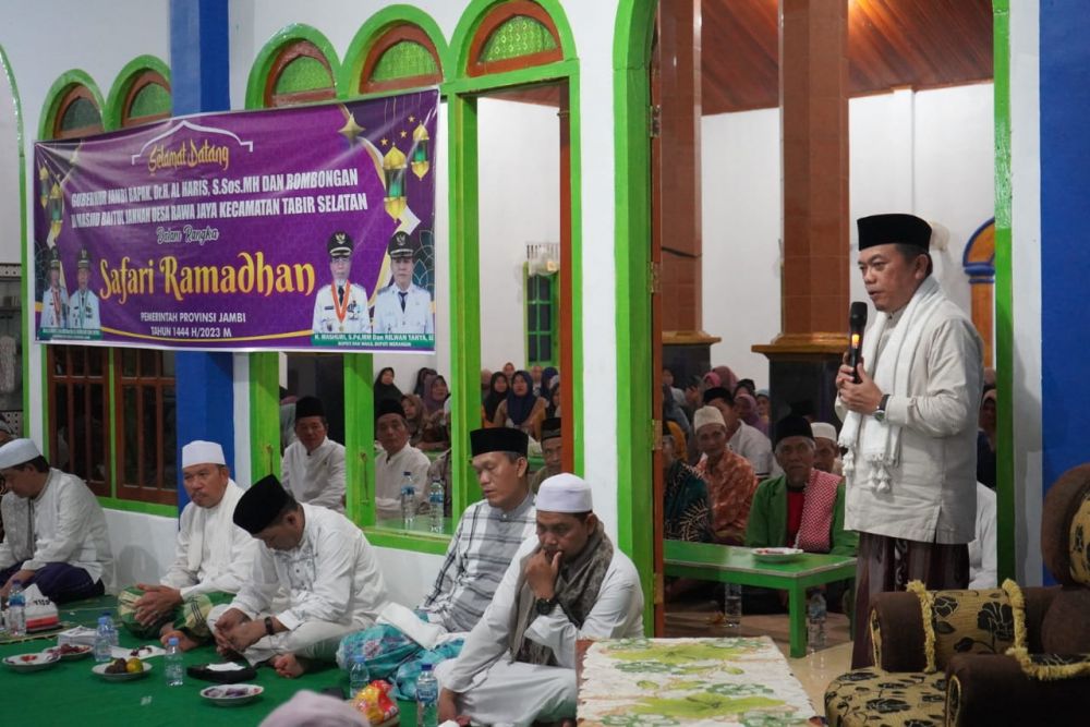 Gubernur Jambi Dr. H. Al Haris, S.Sos, MH,, melakukan Safari Ramadhan 1444 H di Desa Rawa Jaya, Kecamatan Tabir Selatan, Kabupaten Merangin, Sabtu (08/04/2023) malam.