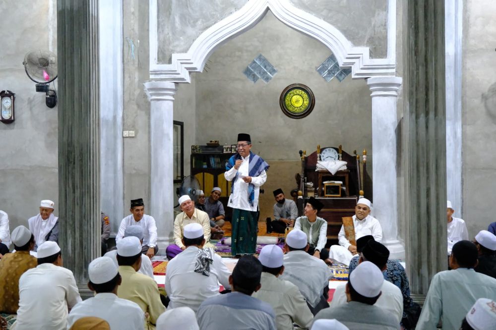 Wakil Gubernur Jambi H. Abdullah Sani melakukan kunjungan Safari Ramadhan ke Masjid Nurussaadah Desa Tanjung Pasir