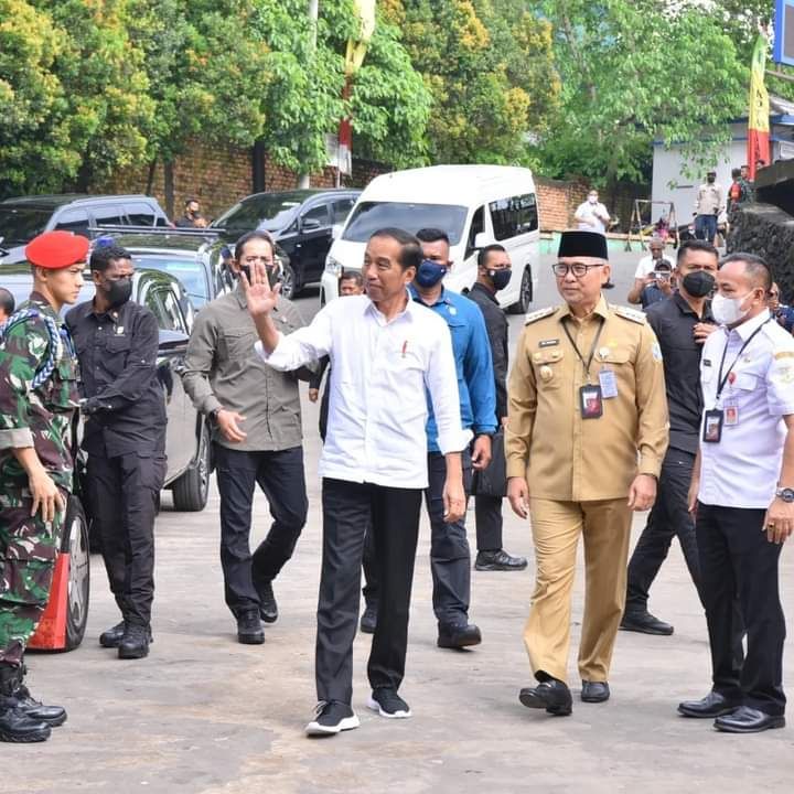 Wali Kota Jambi Syarif Fasha Dampingi Presiden Jokowi tinjau pasar Talang banjar