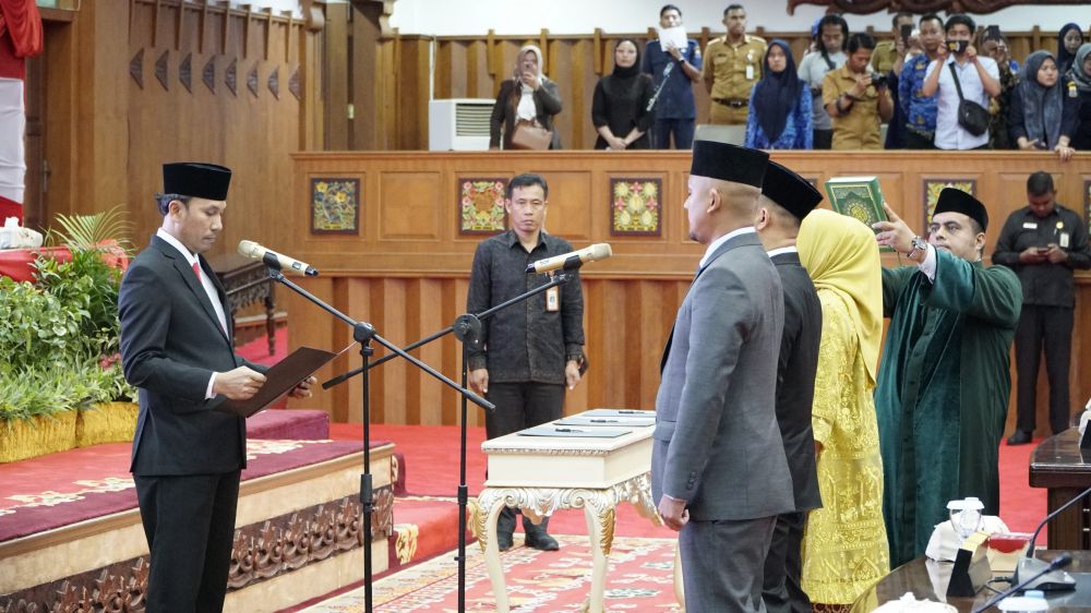 Ketua DPRD Edi Purwanto Pimpin Pengucapan sumpah dan janji anggota DPRD Provinsi Jambi penganti antar waktu (PAW) sisa masa jabatan 2019-2024.