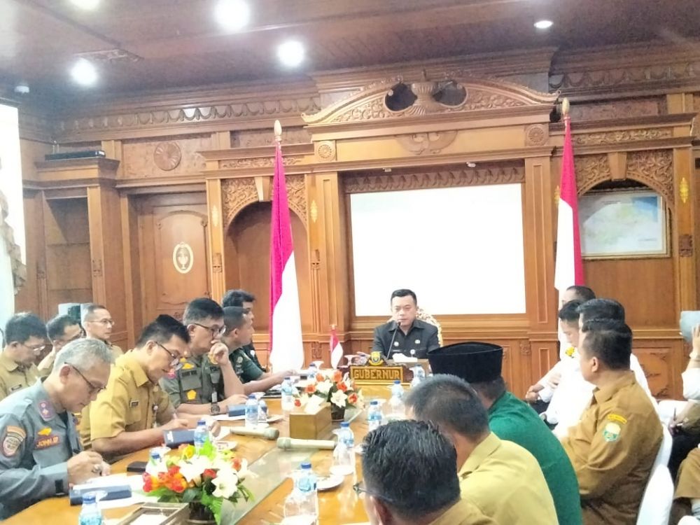 Rapat Persiapan Rakernas Asosiasi Pemerintahan Desa Seluruh Indonesia (APDESI), bertempat di Ruang Kerja Gubernur Kantor Gubernur Jambi, Selasa (04/07/2023).