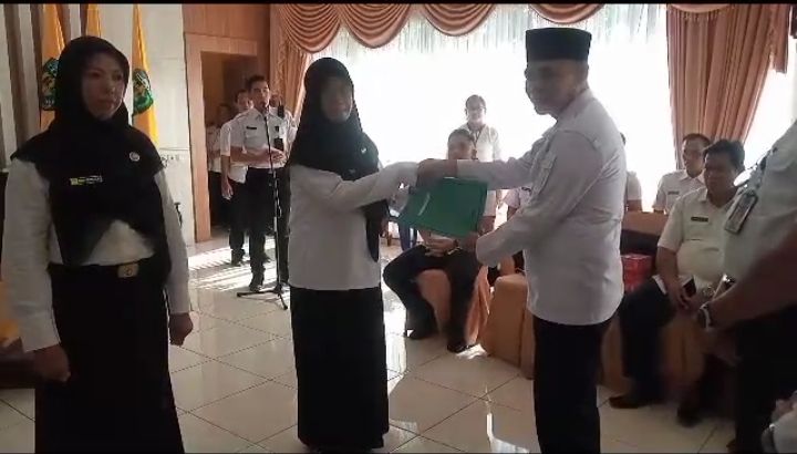 Penyerahan SK secara simbolis kepada PPPK Yang Lulus