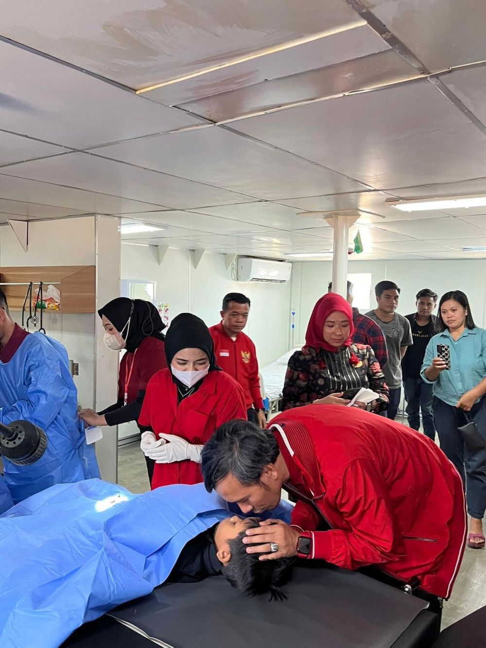 Pengobatan gratis dari Kapal RS Terapung Laksamana Malahayati di Tanggo Rajo, Kota Jambi ini secara resmi dibuka, Sabtu (12/8).