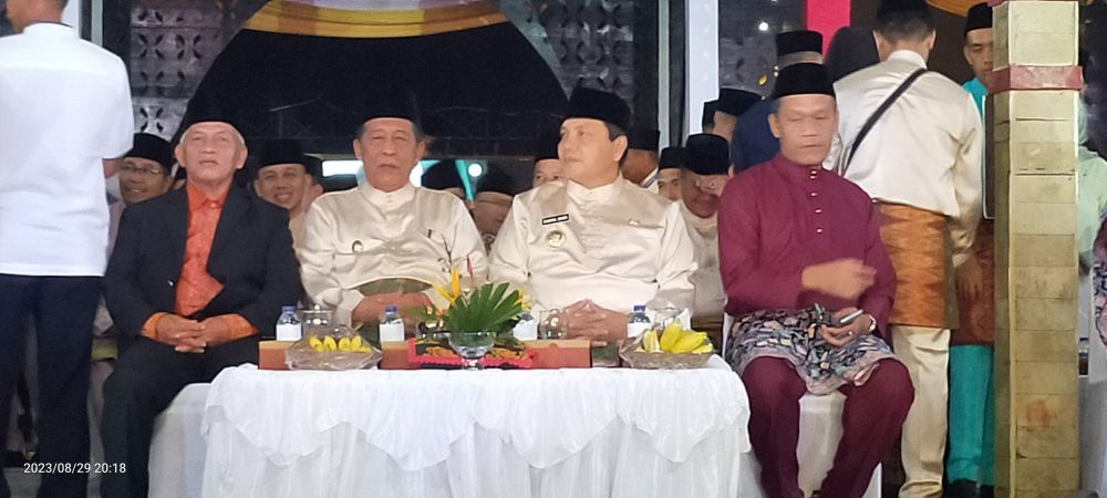 Wagub  Jambi H Abdullah Sani didampingi Kakanwil Kemenag Provinsi Jambi H Zoztafia dan PJ Bupati Sarolangun Bachril Bakri.