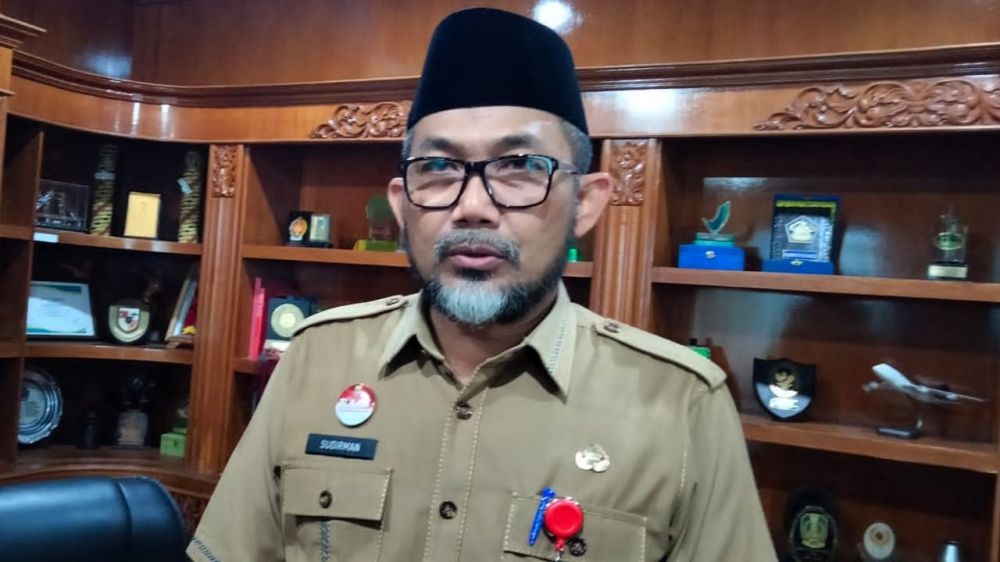  Sekretaris Daerah Provinsi Jambi Sudirman 