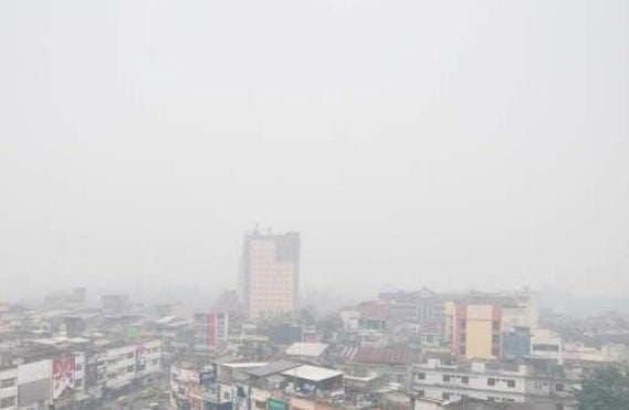 Kabut Asap Menyelimuti Kota Jambi 