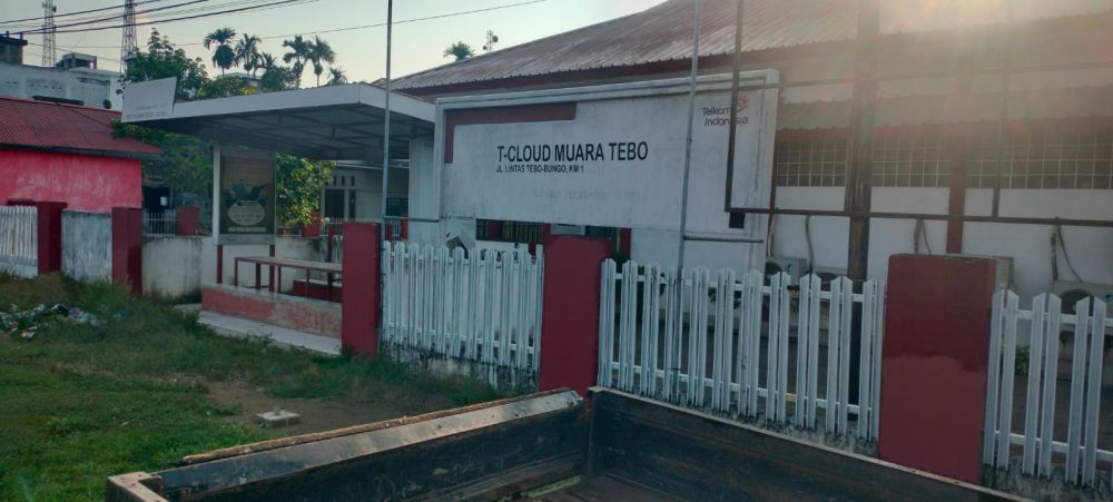 Kantor PT Telkom di Tebo
