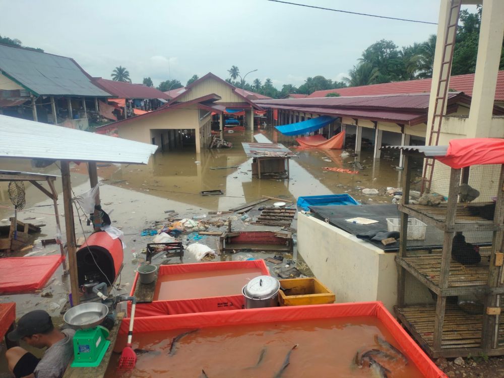 Banjir yang merendam pasar Lebak Bungur Muaro Tebo