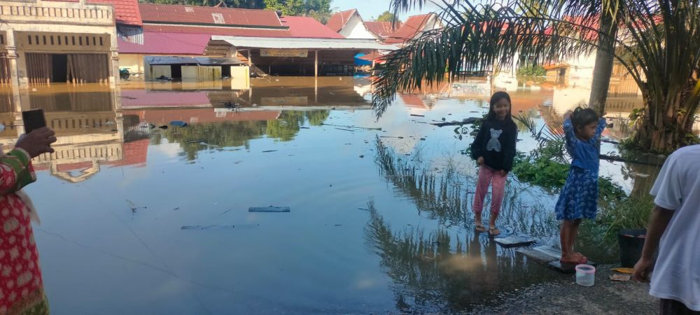 Kondisi pasar Lebak Bungur Muaro Tebo yang terendam banjir