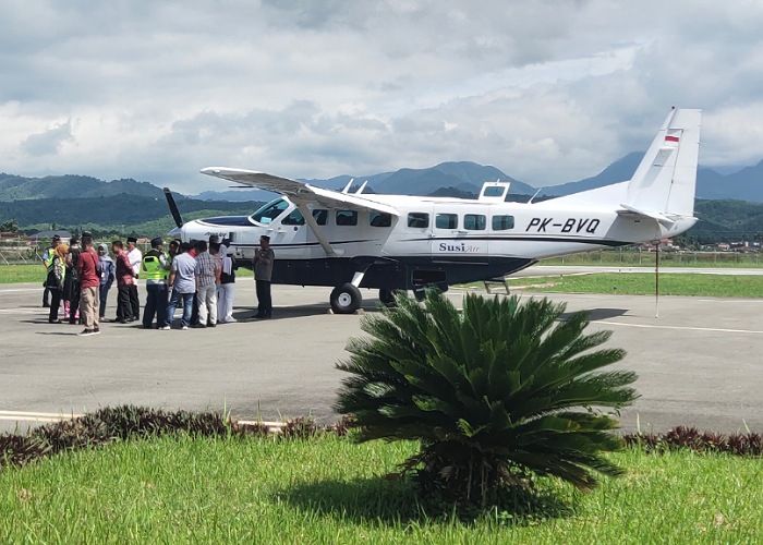 Pesawat Susi Air mendarat perdana di Bandara Depati Parbo, Kerinc, Jumat (5/1).