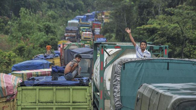 Kemacetan akibat Angkutan Batubara melintas jalan nasioanal