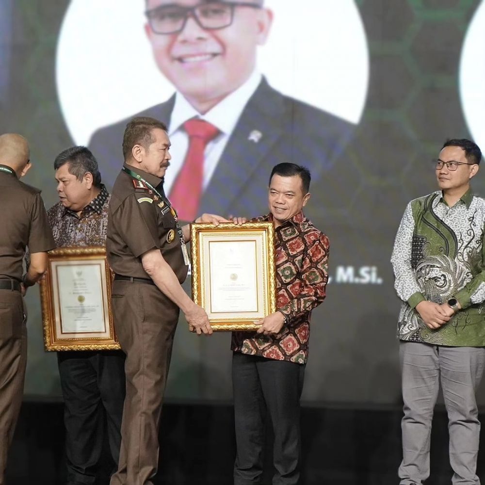 Gubernur Al Haris terima Penghargaan dari Kejaksaan Agung Republik Indonesia yaitu penghargaan R. Soeprapto Award