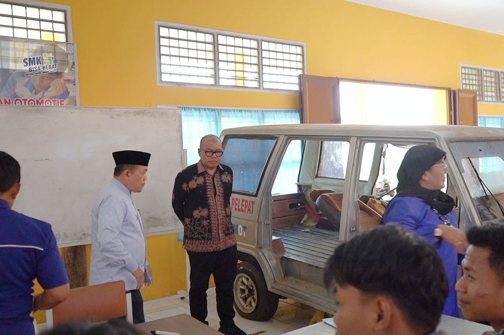 Gubernur Jambi Al mengunjungi SMK Negeri 8 Bungo, Kamis (18/01/2024).
