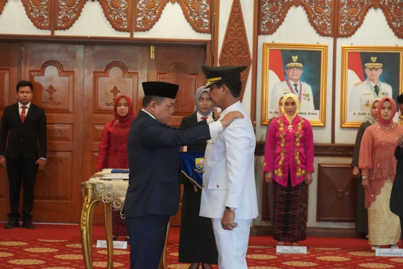 Prosesi pelantikan Raden Najmi sebagai Pj Bupati Muarojambi dan perpanjangan masa jabatan Bachril Bakri, sebagai Pj Bupati Sarolangun. 