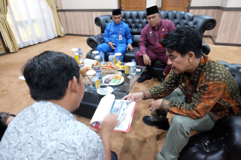 Pj Bupati Raden Najmi meneriam disein jalan tol