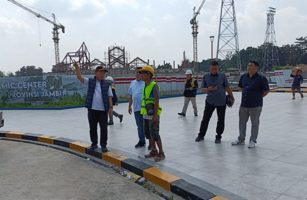 Gubernur Jambi Al Haris melakukan sidak proyek Islamic Center