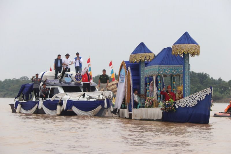 Parade Perahu Hias di Sungai Batanghari dalam rangkaian Festival Batanghari 2024, Sabtu (6/7)