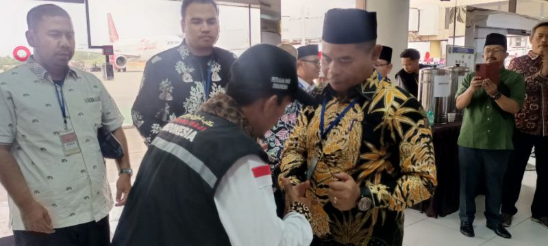 Penyambutan jamaah haji Jambi oleh Komisi IV DPRD Provinsi Jambi di Bandara Hang Nadim Batam, Jumat (19/7). 