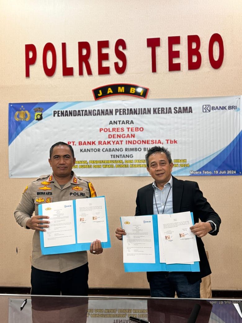 Kapolres Tebo bersama Kacab BRI Rimbo Bujang Usai penandatanganan Perjanjian Kerjasama