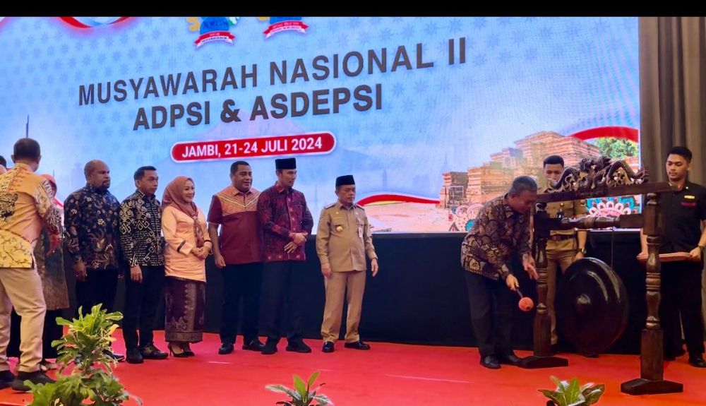 Musyawarah Nasional II Asosiasi DPRD Provinsi Seluruh Indonesia (ADPSI) dan Asosiasi Sekretaris DPRD Provinsi Seluruh Indonesia (ASDEPSI) di Swiss- Belhotel Jambi, Senin (22/7).