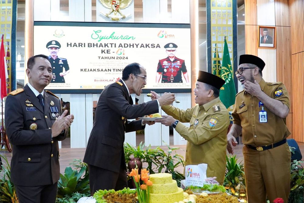 syukuran Peringatan Hari Bhakti Adhyaksa (HBA) ke-64 Tahun 2024, bertempat di Aula Jaksa Agung R. Suprapto lantai IV Kantor Kejati Jambi, Senin (22/07/2024).