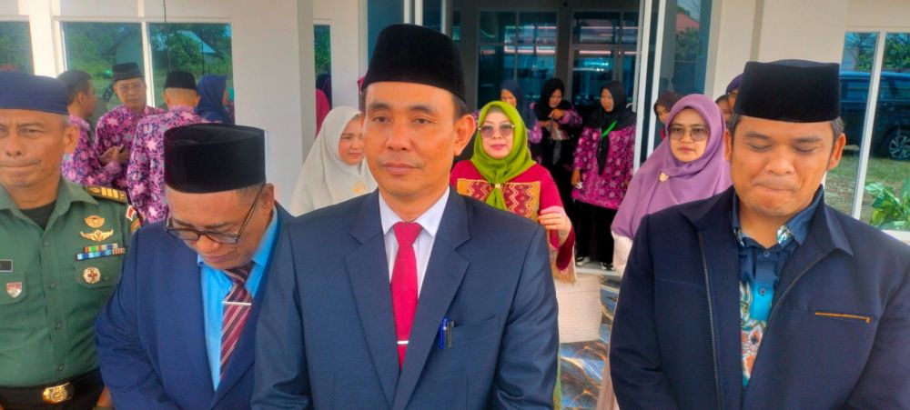 Rektor IAI Tebo DR Nurhuda didampingi Ketua Yayasan Drs Tarmizi dan Kadisdik Tebo