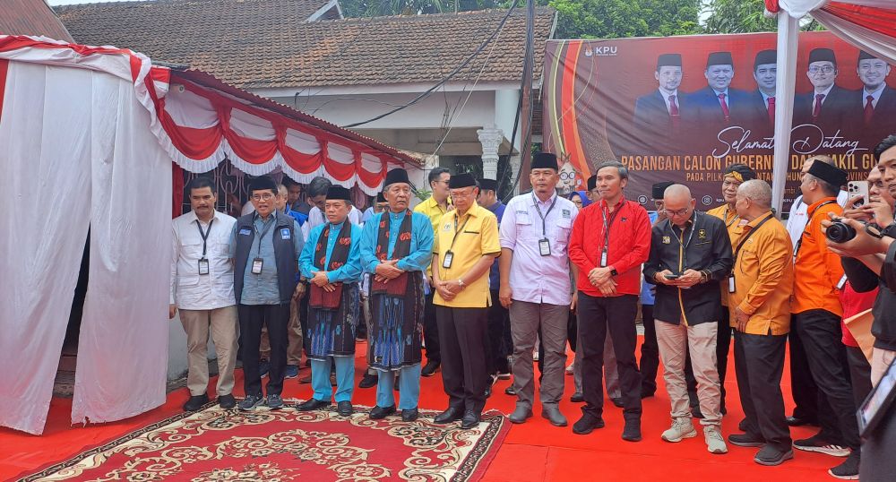 Kedatangan Al Haris dan Abdulah Sani di Kantor KPU Provinsi Jambi mendaftar Calon Gubernur dan Wakil Gubernur Jambi. 