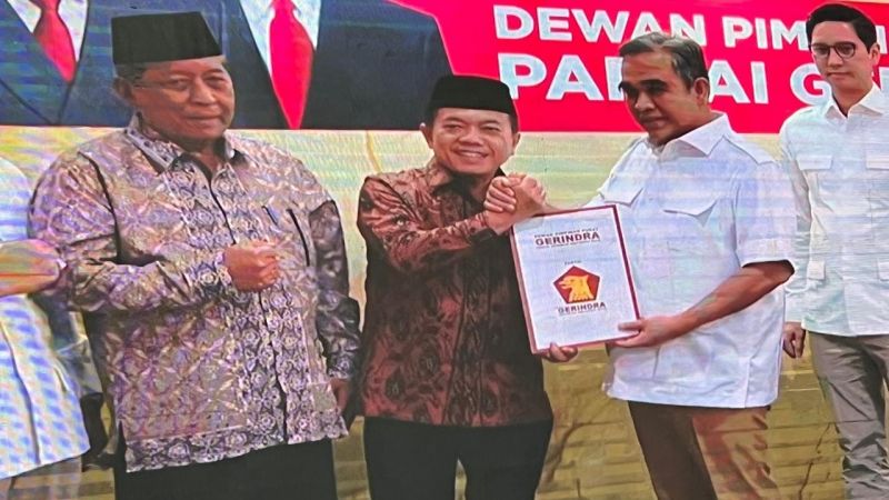 Al Haris dan Abdullah Sani saat menerima rekomendasi dari Partai Gerindra. 