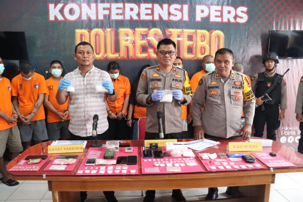 Wakapolres Tebo saat jumpa pers resmi tentang pengungkapan kasus narkoba di Tebo