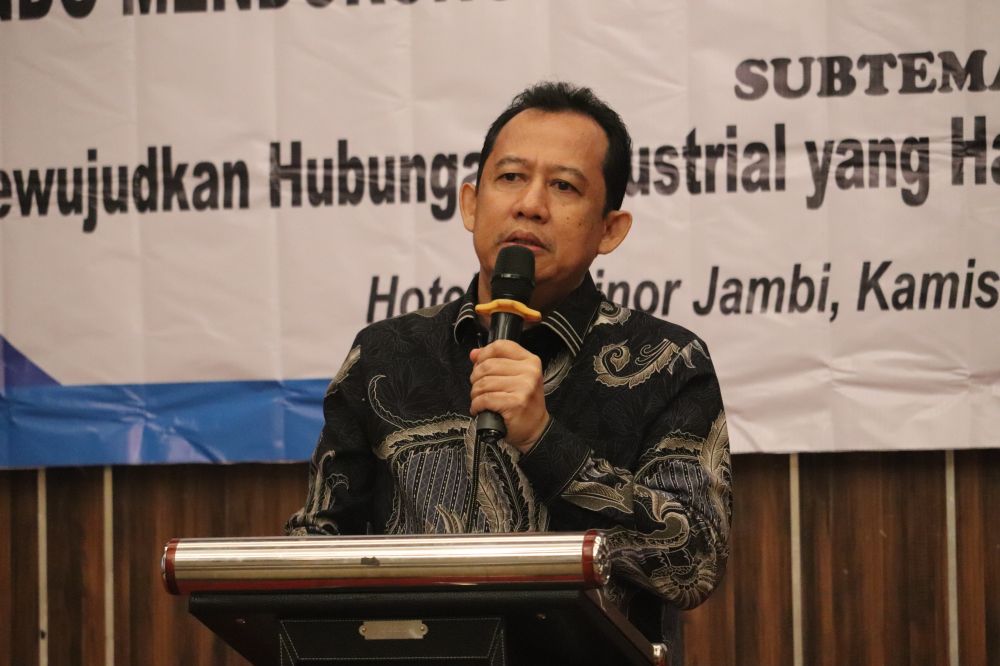 BBS Menyampaikan sambutan