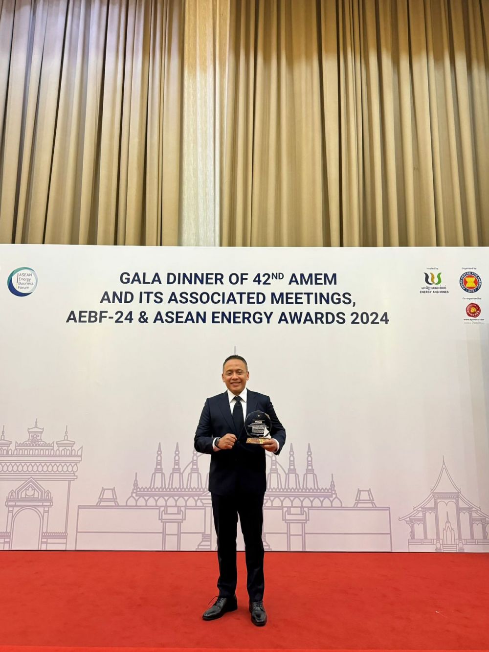 Holding Perkebunan Nusantara melalui PTPN IV PalmCo kembali meraih ASEAN Energy Awards sebagai The Winner of the CHP Generation of the ASEAN Renewable Energy Awards 2024 untuk kategori ASEAN Renewable Energy Project di Vientiane Laos, Jumat (27/09). PTPN mengukuhkan diri untuk memperkuat EBT dengan rencana membangun 29 fasilitas baru hingga 2030 baik dalam bentuk Pembangkit Listrik, Biogas Cofiring, Bio CNG, hingga biofuel SAF untuk pesawat terbang.