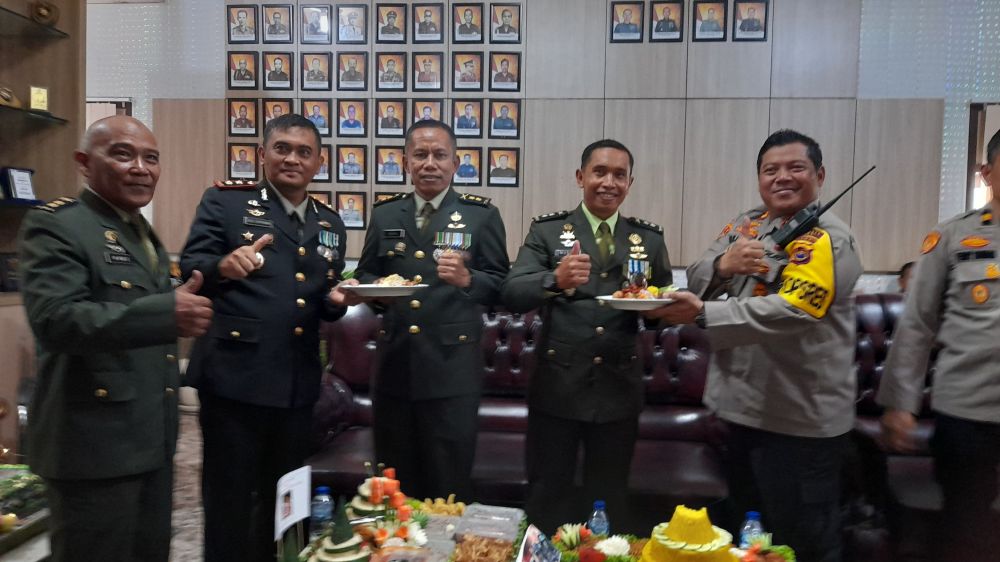 HUT TNI ke-79, Kasdim Jambi Sambut Kapolresta dan Kapolres Muaro Jambi dengan Hangat