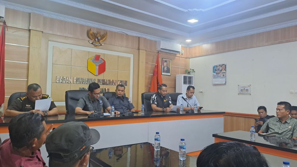 Jumpa pers yang digelar Gakkumdu di Kantor Bawaslu Jambi, Selasa (8/10)