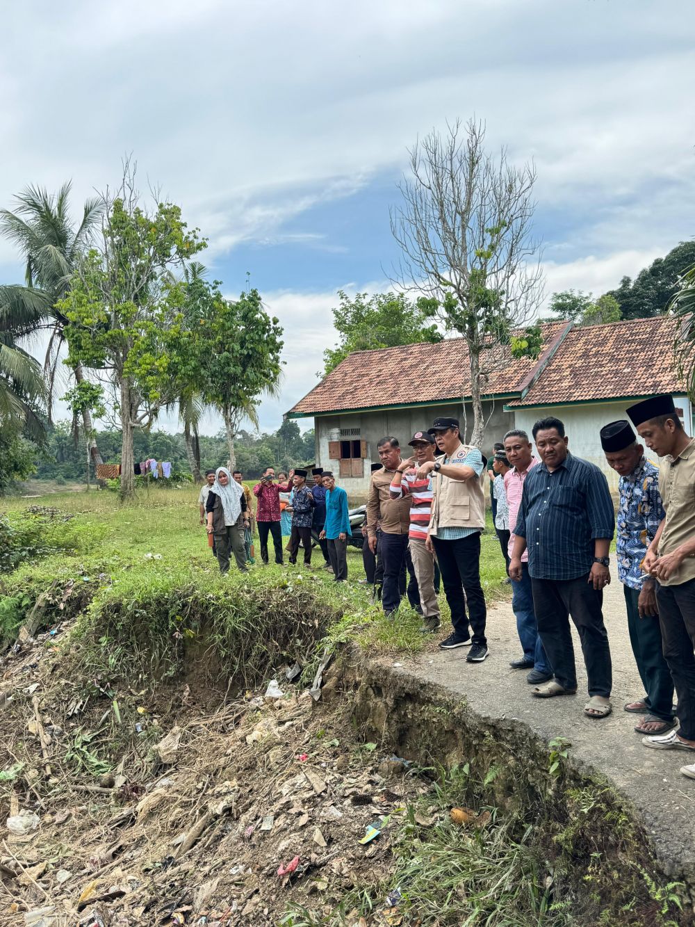 PJ Bupati Tebo meninjau lokasi longsor di Tebo