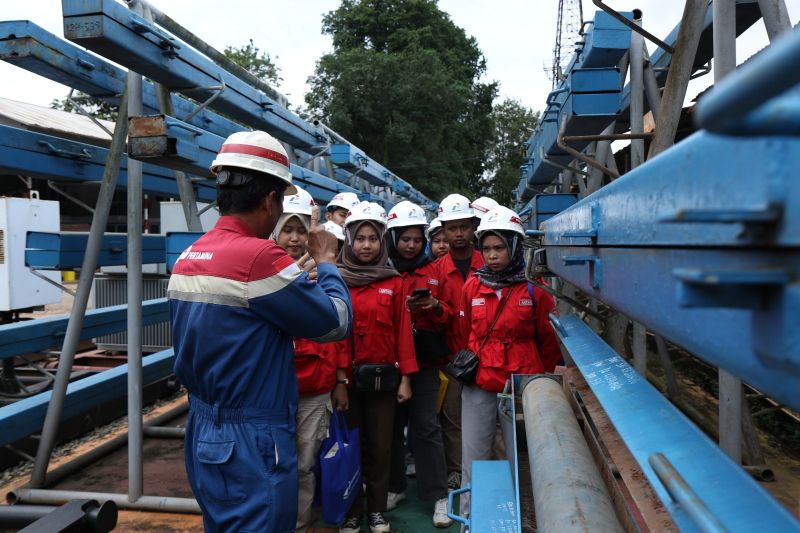 Kunjungan mahasiswa ke fasilitas operasional Pertamina EP Jambi Field.