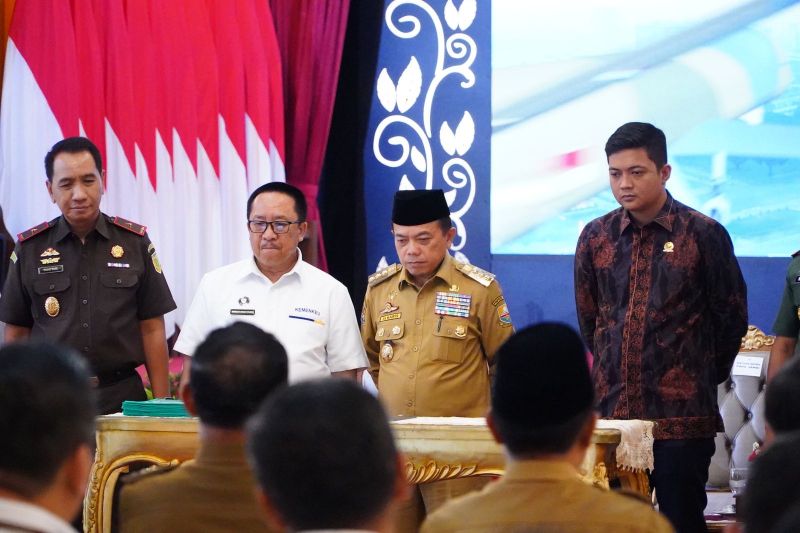 Ketua DPRD Provinsi Jambi, M. Hafiz saat menghadiri penyerahan secara digital DIPA dan Buku Rincian TKD Tahun Anggaran 2025 untuk Provinsi Jambi, Senin (16/12).