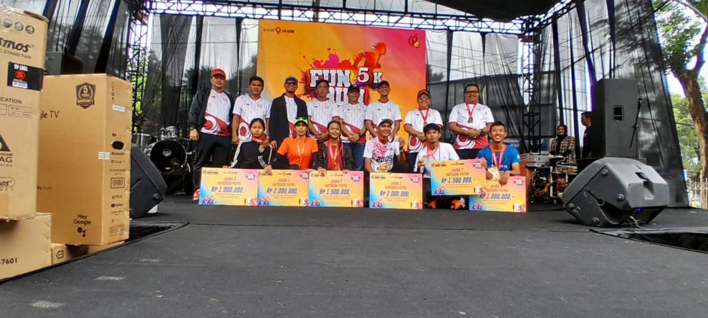 Foto Bersama Kepala Bank Jambi Juara Fun Fun 