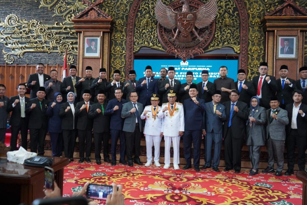 Foto bersama usai memberikan Pidato Perdana Al Haris Periode II Gubernur Jambi