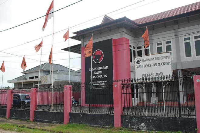 DPD PDIP Provinsi Jambi, menggelar pemilihan Ketua DPC 11 kabupaten/kota. Pemilihan Ketua DPC 11 Kabupaten dan Kota akan dilaksanakan di Asrama Haji Kota Jambi.