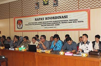 Pilkada serentak berdampak langsung pada penghematan anggaran mencapai Rp 15 miliar lebih. Pada foto berlangsungnya rapat koordinasi pembahasan teknis dan anggaran Pilkada serentak yang diselenggarakan KPU Provinsi Jambi. 